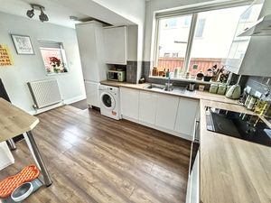 Kitchen- click for photo gallery